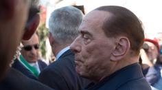 Italský expremiér Berlusconi leží na JIPce. Má těžké problémy s dýcháním