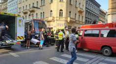 V Praze nastal kvůli srážce tramvaje a osobního auta dopravní kolaps