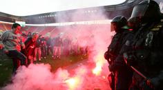 VÁLKA V EDENU: Fanoušci chtěli lynčovat vedení Slavie! VIDEO
