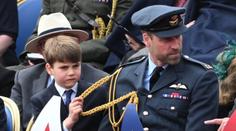 Princ Louis baví internet. Na oslavách napodoboval George a protáčel oči