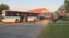 VIDEO: Deset zraněných po srážce kamionu s autobusem