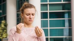 Pozor, jak vypadají vaše ruce. Tyto tři příznaky mohou značit vážnou nemoc