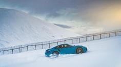 Zvládne Porsche 911 vyjet zasněženou sjezdovku? Podívejte se