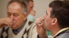 Metanol se dál šíří Českem. Potvrdil se i v alkoholu, který pil Jihočech