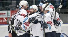Plzeň vyhrála a vede extraligu! Třinec drží neporazitelnost