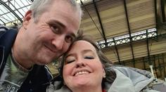 Žena čekala na sanitku téměř 17 hodin. Kvůli opožděné pomoci zemřela