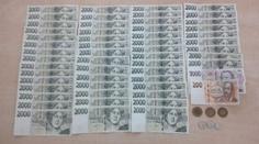 Žena našla pod lavičkou v Brně ledvinku. Bylo v ní přes 100 tisíc korun
