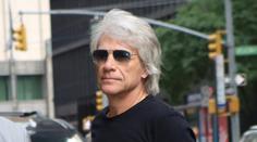 Legendární zpěvák Jon Bon Jovi zrušil koncert. Zdraví mu nedovolí pokračovat