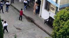 Nahý učitel se pokusil přímo ve škole znásilnit studentku. FOTO