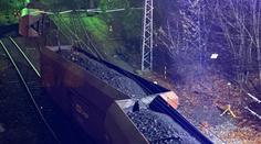 V Praze vykolejil vlak převážející uhlí! Škoda vyjde na miliony korun