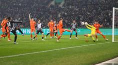 Momenty 15. kola Bundesligy: Casteels ukradl jasný gól, Wirtz přehodil gólmana