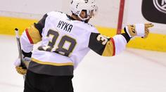 NHL: Hyka poprvé skóroval, odměnou mu bude snoubenka. VIDEO
