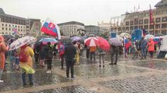 Provoz v centru Bratislavy blokovali odpůrci očkování, zasáhli těžkooděnci