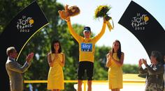 Tour de France 2012: Pil a měl deprese. Pak jako první Brit slavil triumf