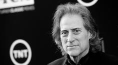 Ve věku 76 let zemřel herec Richard Lewis, hvězda seriálu Larry, kroť se