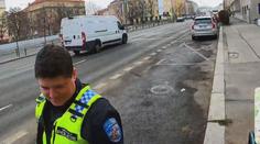 "Vypadni s tím kolem," křičeli strážníci na cyklistu. Je to nepřípustné, tvrdí Hřib