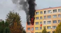 V bytě uhořela žena. Otec se synem byli na víkend pryč