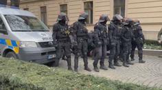 Protest zemědělců v Praze: Skupinka několika lidí se pokusila dostat na Úřad vlády