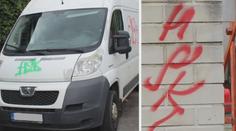 Grázl posprejoval celé město! Počmáral auta, domy i ploty