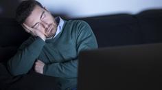 Usínáte u televize? Můžete si zadělat na pořádné zdravotní potíže, varuje lékař