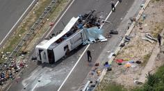 Dvojčata (13) z autobusu smrti jsou mimo ohrožení života. Domů je ale ještě nepustí