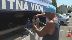 Obyvatelé Rtyně jsou přes týden bez vody. Ve vedrech spoléhají na cisterny