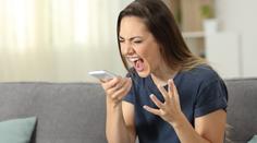 Mobilní operátor v problémech! Lidem strhává bezdůvodně kredit