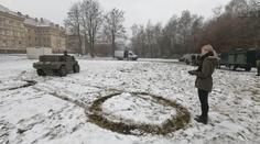 Robot i nákladní dron: Reportérka si zkusila top techniku Vojenské policie