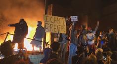 Trump pohrozil demonstrantům zlými psy. Jako v dobách segregace, zní kritika