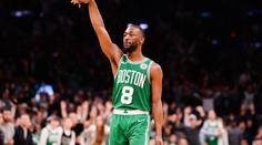 Drsná srážka se spoluhráčem, Kemba Walker skončil na nosítkách