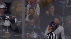 VIDEO: Rozhodčí, vezmi si brýle! Maskot v NHL pobavil celou halu