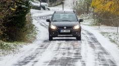 Česko pokryl nový sníh, řidiči bojují se sněhovou břečkou