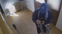 Přestrojeni za hokejové fanoušky měli vykrást směnárnu. Mužům hrozí až 18 let vězení