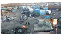 Strach v Calais: Uprchlíci z "Džungle" útočí pálkami na auta