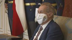 Zeman se přesunul na invalidní vozík. Promluvil i o státních vyznamenáních
