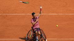 Mladý vozíčkář přepsal na French Open historii. V tabulkách přeskočil i Nadala