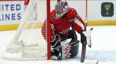 Kuriózní moment v NHL. Brankář Washingtonu si dal nevídaný vlastní gól