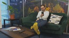 Studie: Stále méně lidí je šťastných. Na vině je moderní doba i sociální sítě