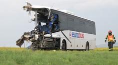 Tragická srážka autobusu a kamionu na Slovensku. Jeden mrtvý, přes 30 zraněných