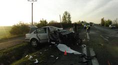 Čelní srážku s kamionem nepřežila spolujezdkyně (†43) v passatu