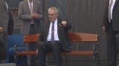 Zeman je zdravý, hlásí Hrad. Přesto zjednodušil další cestu