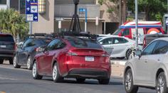 Tesla vypustila svoje robotaxíky. Za jízdu chce necelou stovku, není to ale bez problémů
