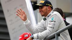 Hamilton ovládl první trénink v Monze, piloty potrápily šikany