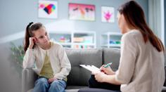 Polovina dětských psychiatrů bude brzy v důchodu. Dětí s problémy ale přibývá