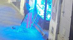 Ze zlatnictví ukradl šperky za půl milionu! Pomozte ho dopadnout