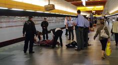 Sebevrah skočil pod metro na Zličíně. Na místě zemřel