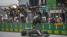 Bottas slaví první letošní vítězství. V čele mistrovství je opět Verstappen