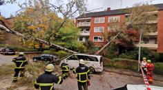 Hasiči měli kvůli počasí tisíce výjezdů. Orkán za sebou nechal spoušť a zraněné