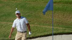 Vetřelec na greenu. Neuvěříte, kdo narušil golfistovi trénink!