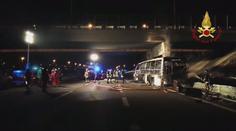 Tělocvikář vynesl žáky z hořícího autobusu, jeho děti uhořely!